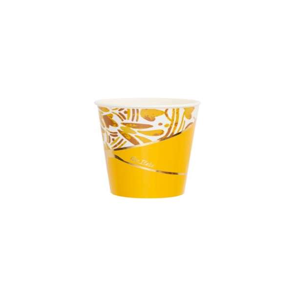 Confezione da 8 bicchieri con cover a tema Kintsugi Yellow, disposti su una tavola apparecchiata.