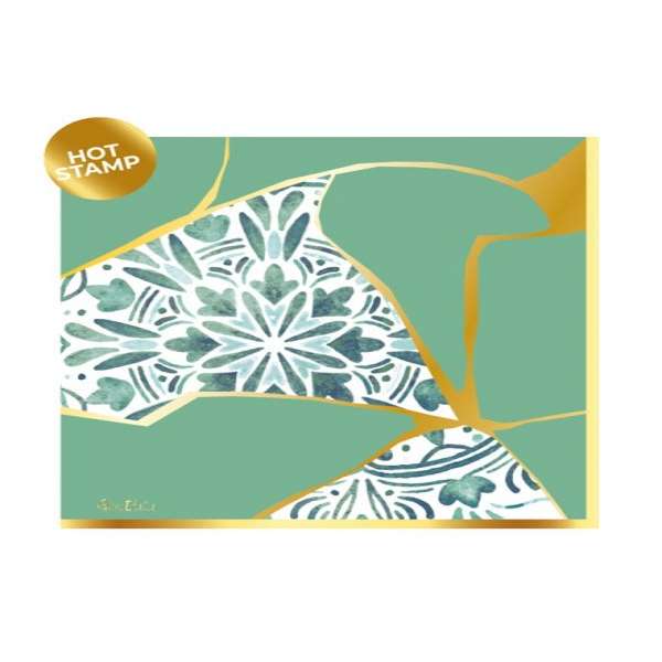 Confezione da 16 tovaglioli a tema Kintsugi Green, disposti su una tavola apparecchiata.